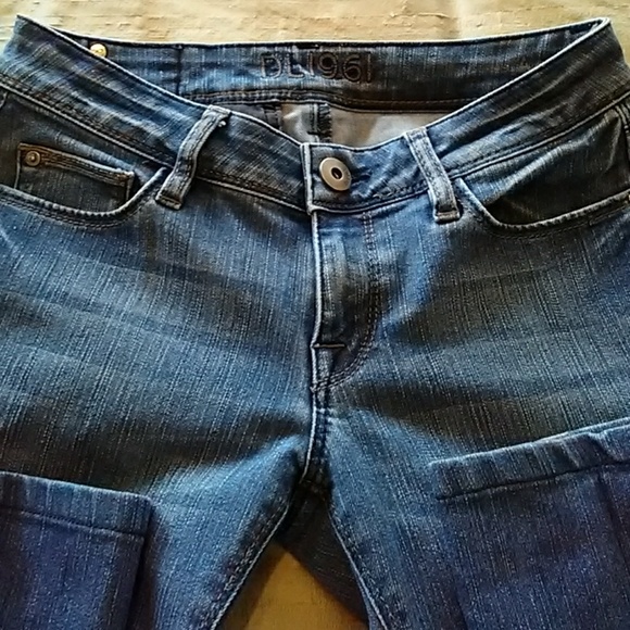 DL1961 Jessica Jeans - Picture 7 of 8